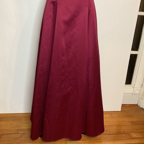 Betsy & Adams Dress Gown Burgundy with Wrap Gown Dress - Picture 4 of 16